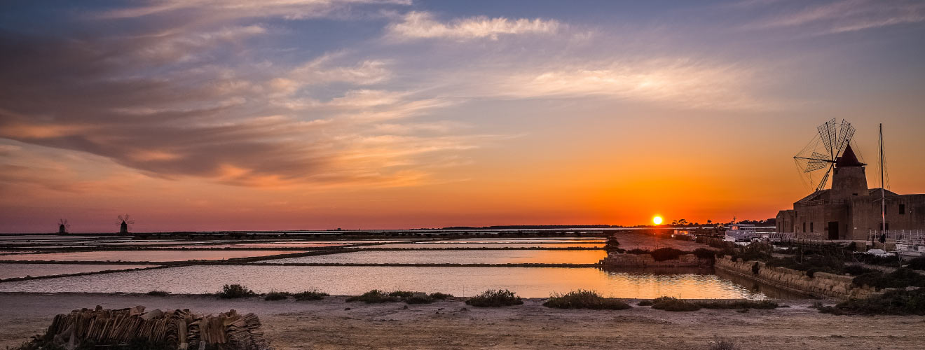 Le saline di Marsala al tramonto