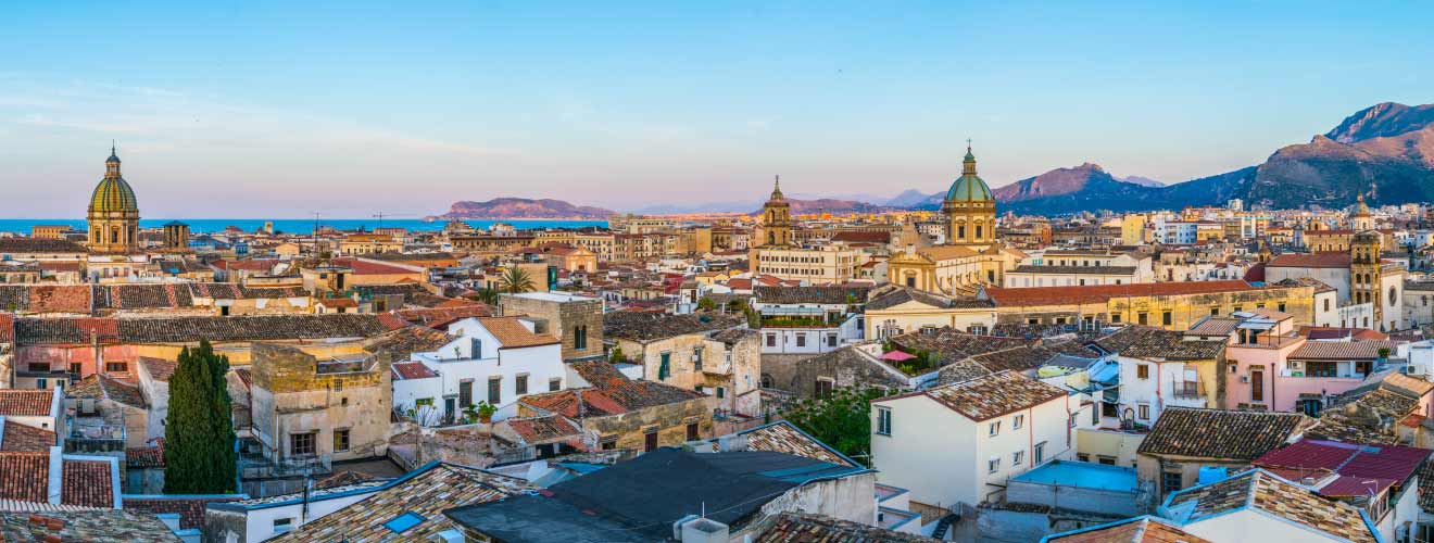 Vista su tramonto a palermo