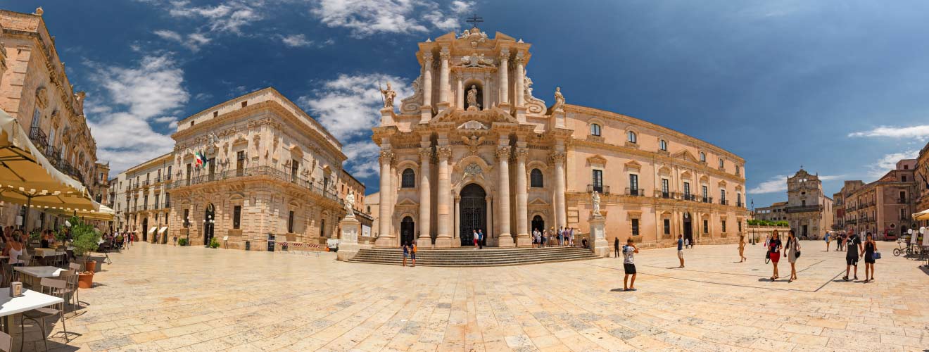 La piazza e il Duomo di Siracusa